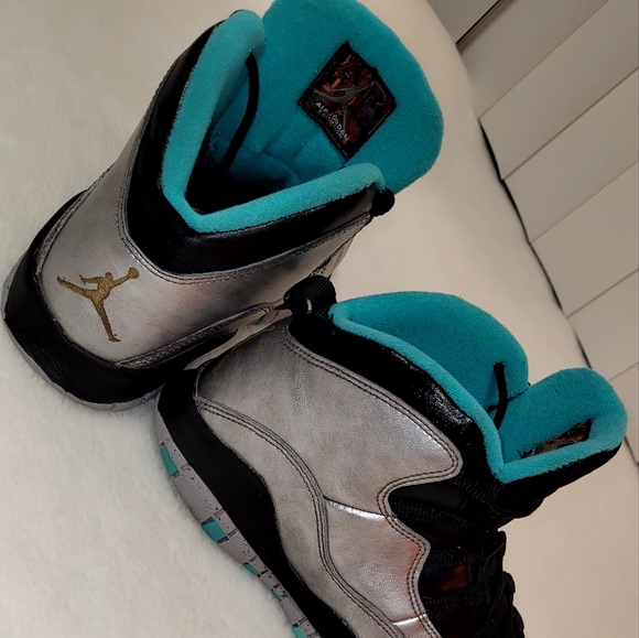 Jordan lady liberty Size 6.5y - Picture 1 of 4